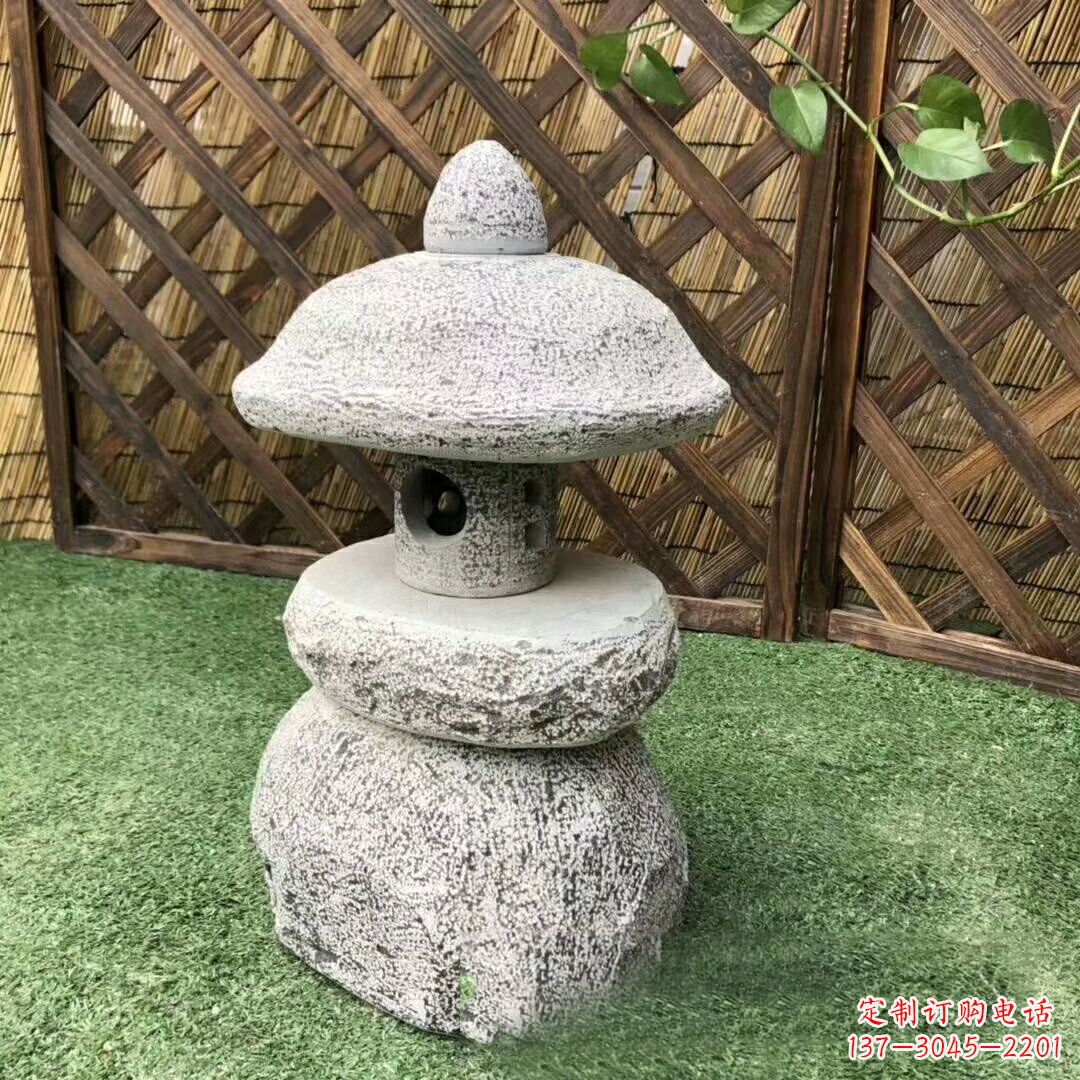 内江青石仿古灯笼雕塑,实现仿古风格的彰显