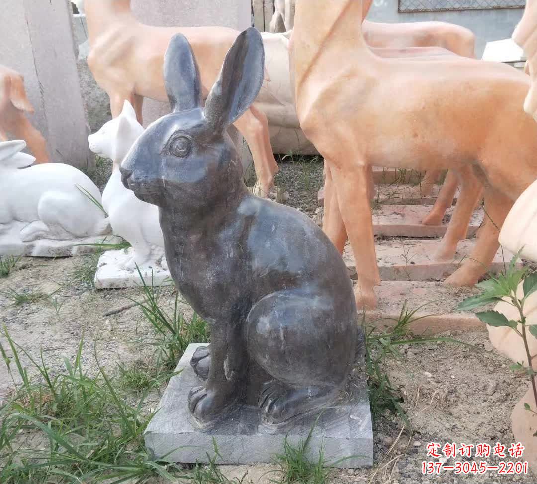 内江青石公园兔子雕塑,实惠的艺术装点