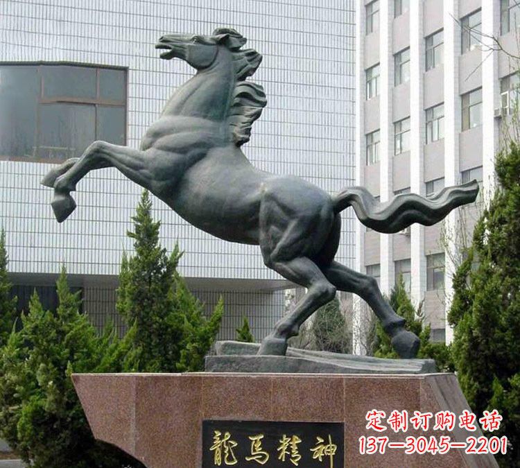 内江青铜奔马精美雕塑是钜鹰中领雕塑推出的一款…