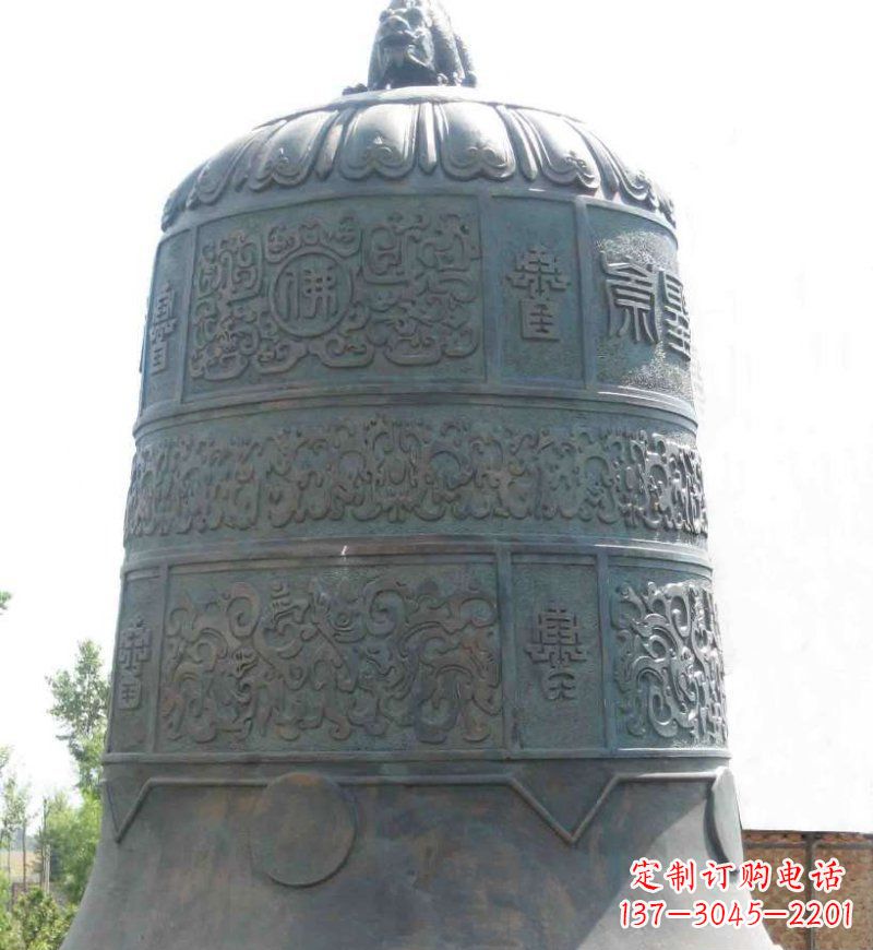 内江传统唢呐青铜钟雕塑,传递节日的祝福