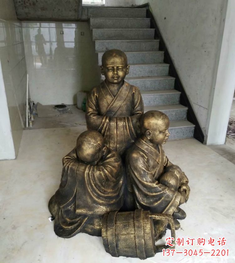 内江中国领雕塑推出的金色佛祖三像是一件令人惊…
