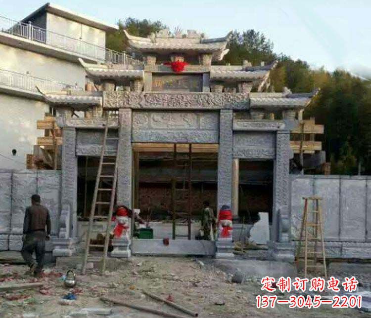 内江三门仿古石雕牌坊打造质感升级的精致建筑