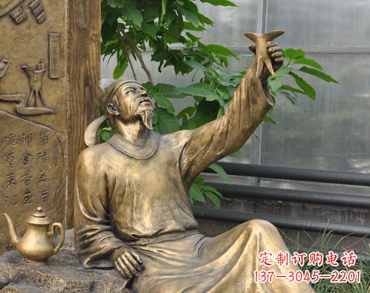 内江象征文学大师李白的铜雕像