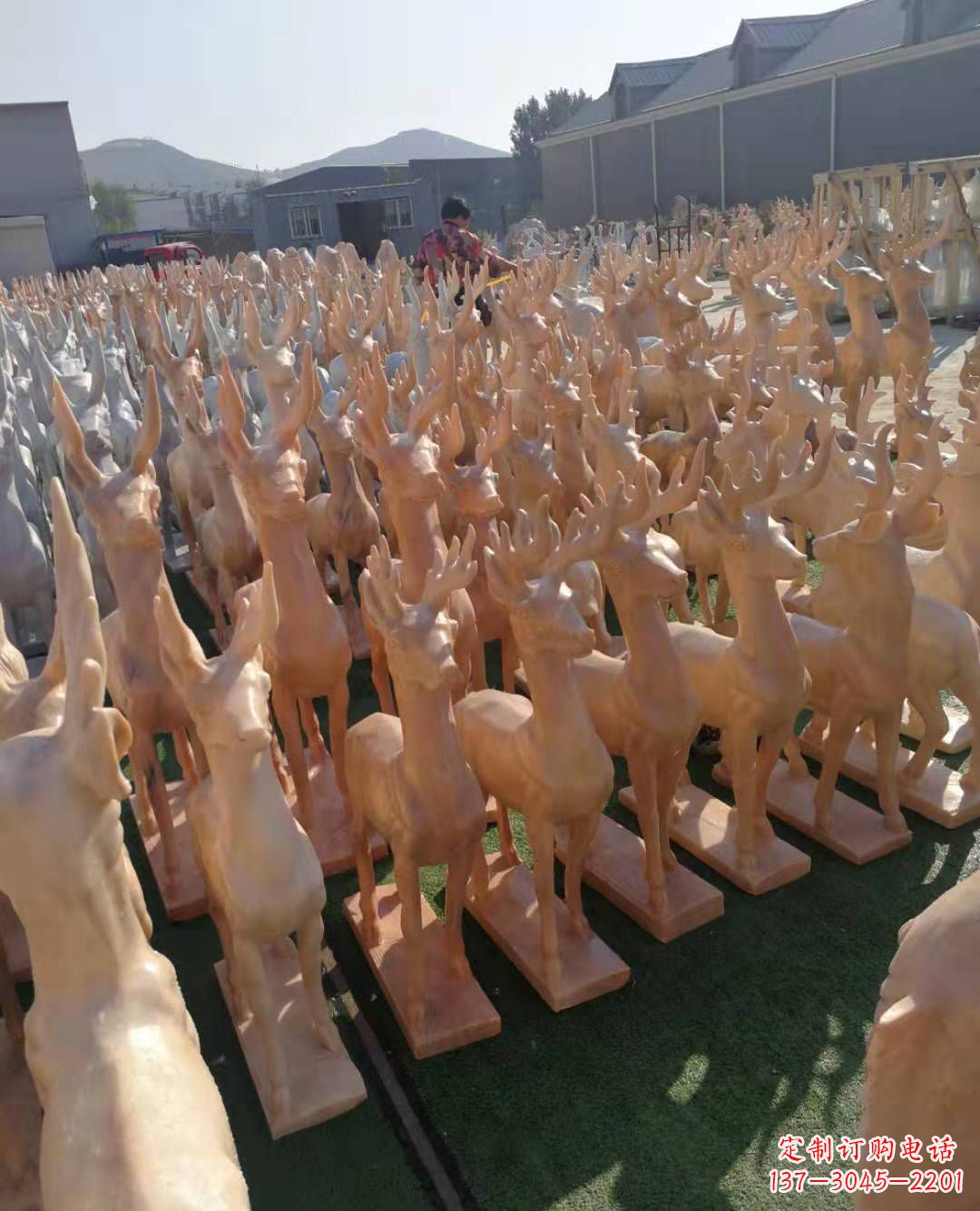 内江红梅花鹿雕塑,美丽而优雅