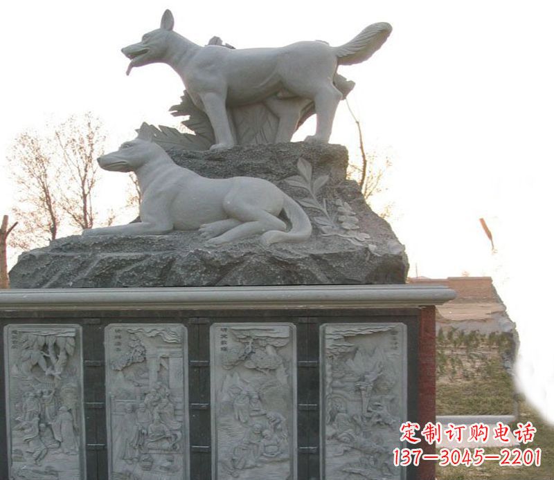 内江体现艺术灵感的两只狗公园动物雕塑