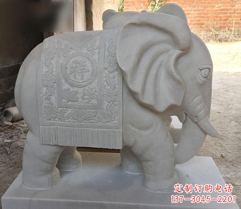 内江风格多样的大象雕塑