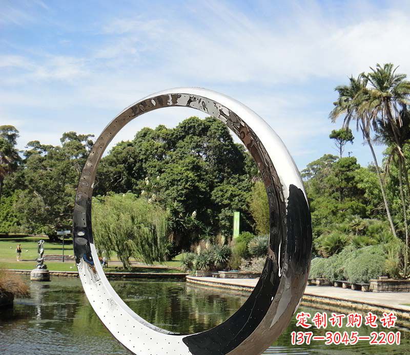 内江水景不锈钢镜面圆环雕塑