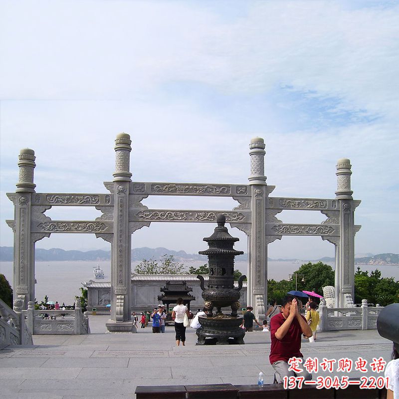 内江寺院冲天式石雕牌坊