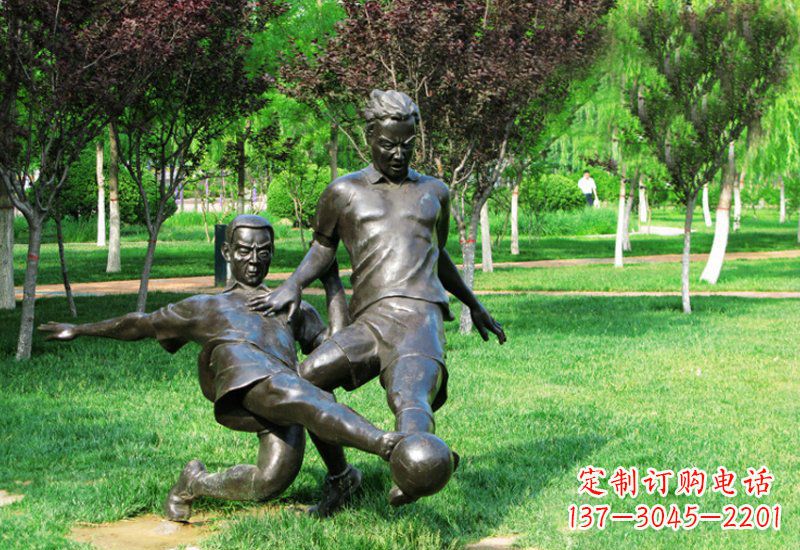 内江踢足球的人物铜雕222