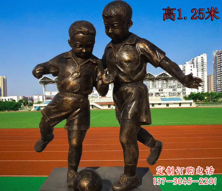 内江踢足球儿童铜雕1