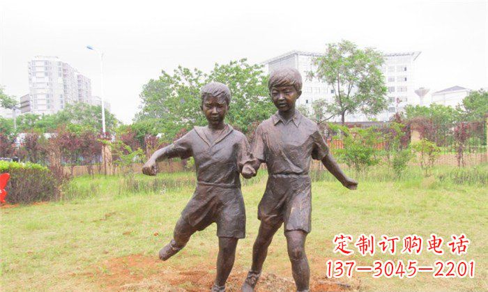 内江踢足球公园人物铜雕 (2)