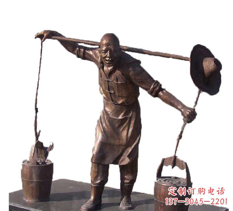 内江挑扁担的老人铜雕