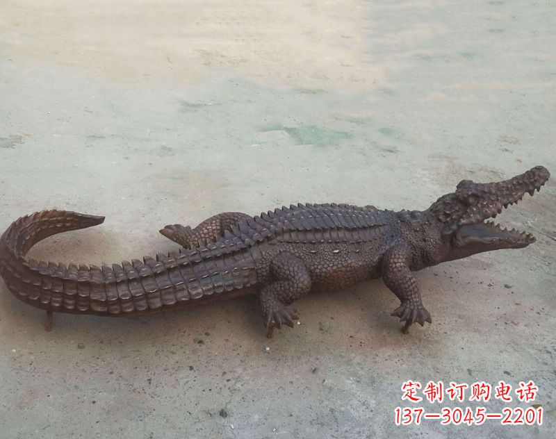 内江铜雕鳄鱼,铸铜园林仿真动物雕塑
