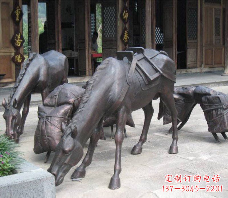 内江拖行李的马动物铜雕