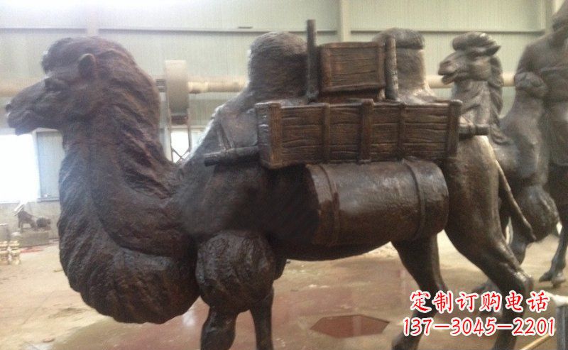 内江驮着东西的骆驼公园动物铜雕