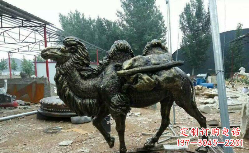内江驮着东西的骆驼铜雕
