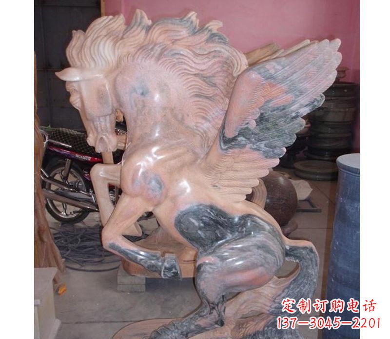 内江晚霞红奔马石雕