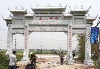 内江质朴粗犷的三间四柱农村石牌坊雕塑