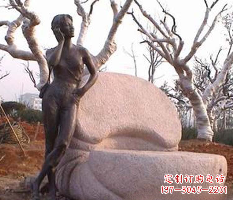内江现代女人打电话铜雕