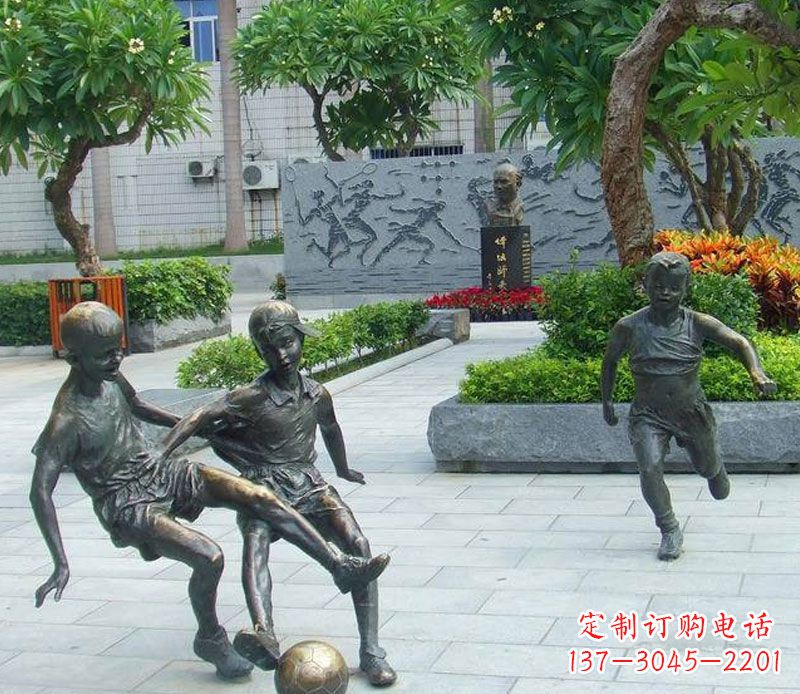 内江小孩踢足球公园景观铜雕