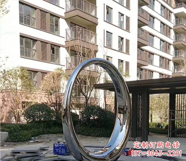 内江小区不锈钢镜面圆环雕塑