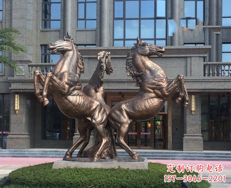 内江小区立马铜雕