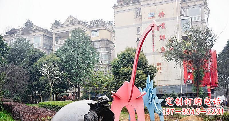 内江小区破壳而出的小恐龙景观铜雕