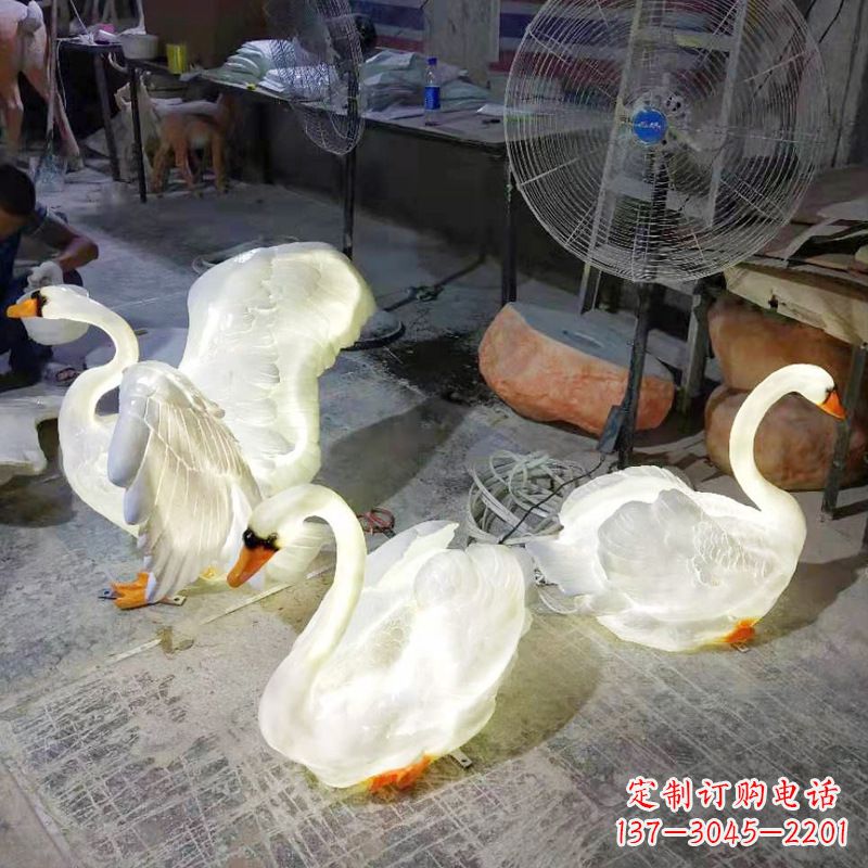 内江小区园林草坪发光天鹅景观雕塑摆件