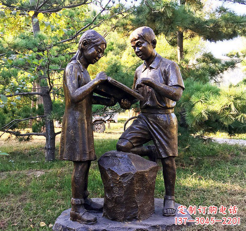 内江校园读书的学生铜雕