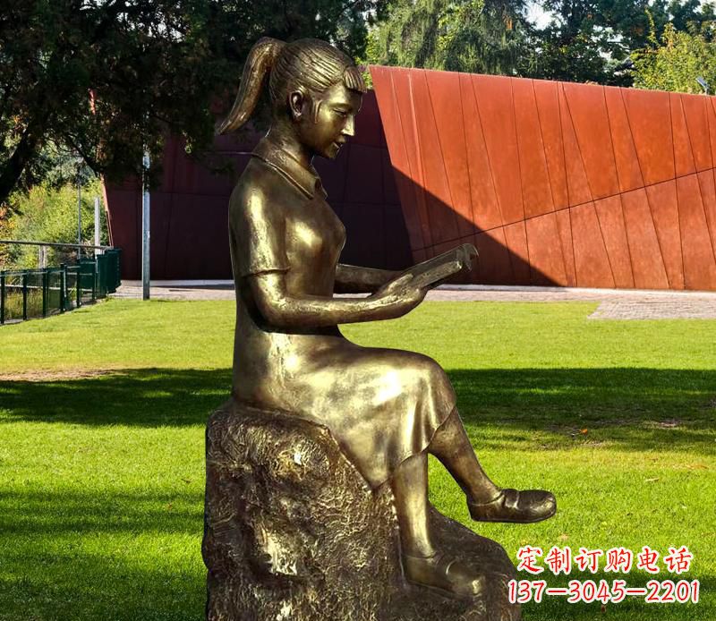 内江校园看书的女孩铜雕