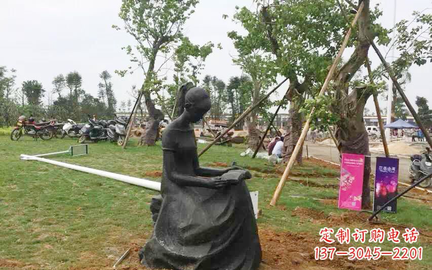 内江校园看书女孩雕塑
