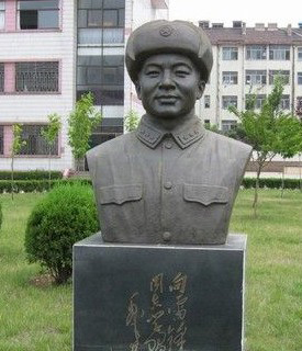 内江校园雷锋铜像