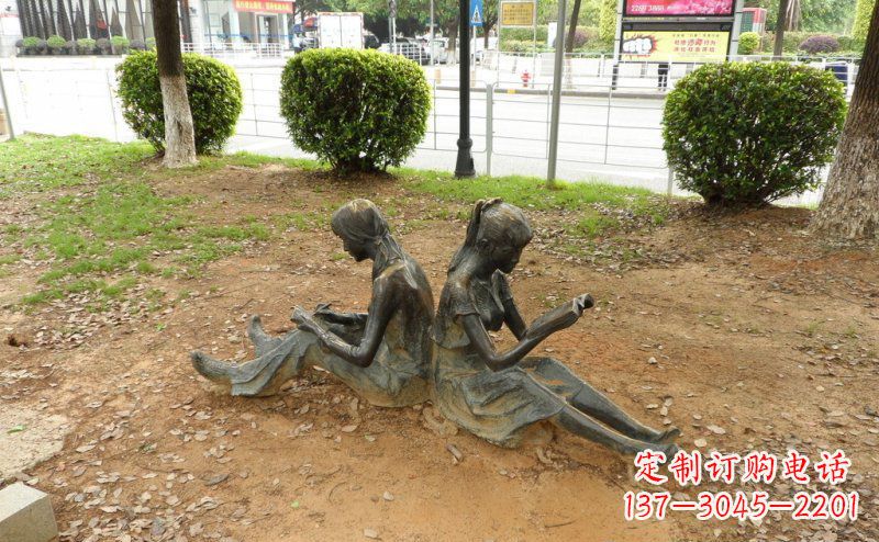 内江校园坐着看书的女孩人物铜雕