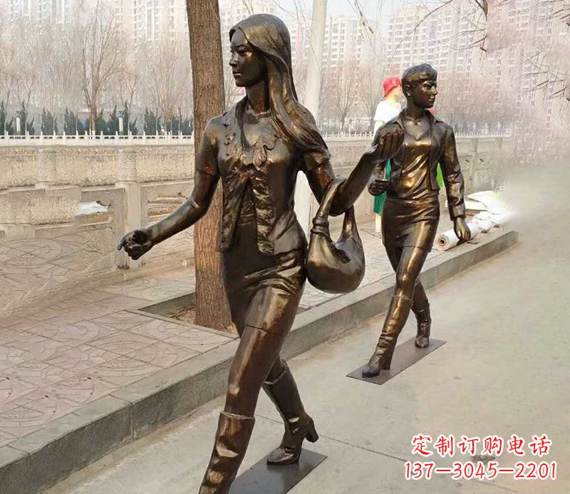 内江行走的女人街边人物铜雕