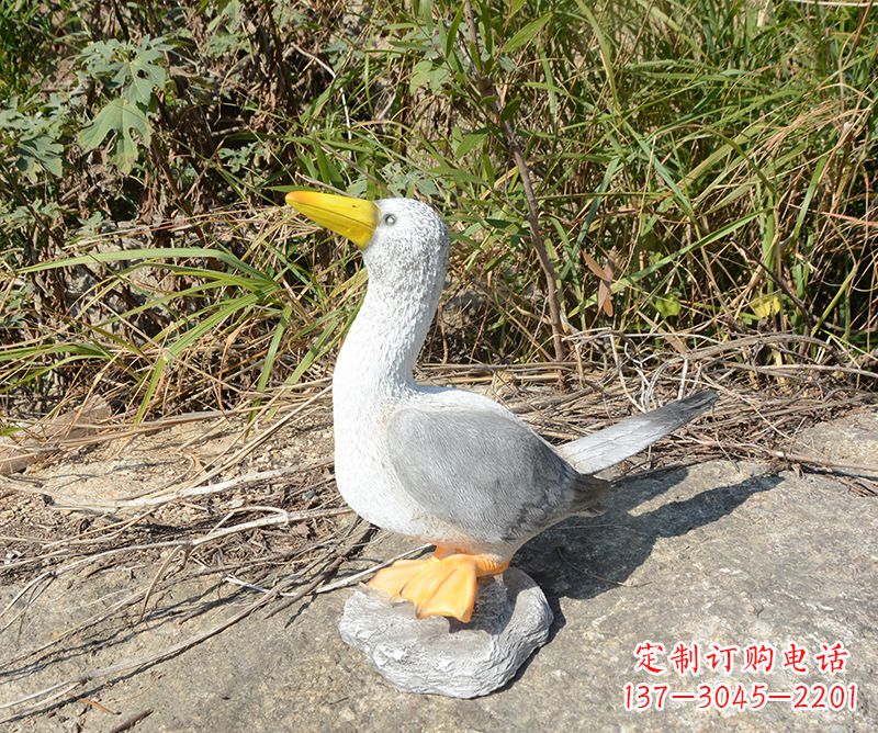 内江学校雕塑和平鸽