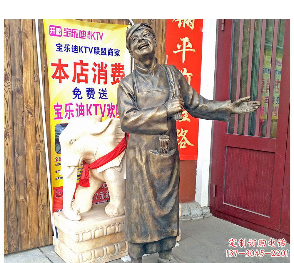 内江迎宾的店小二铜雕