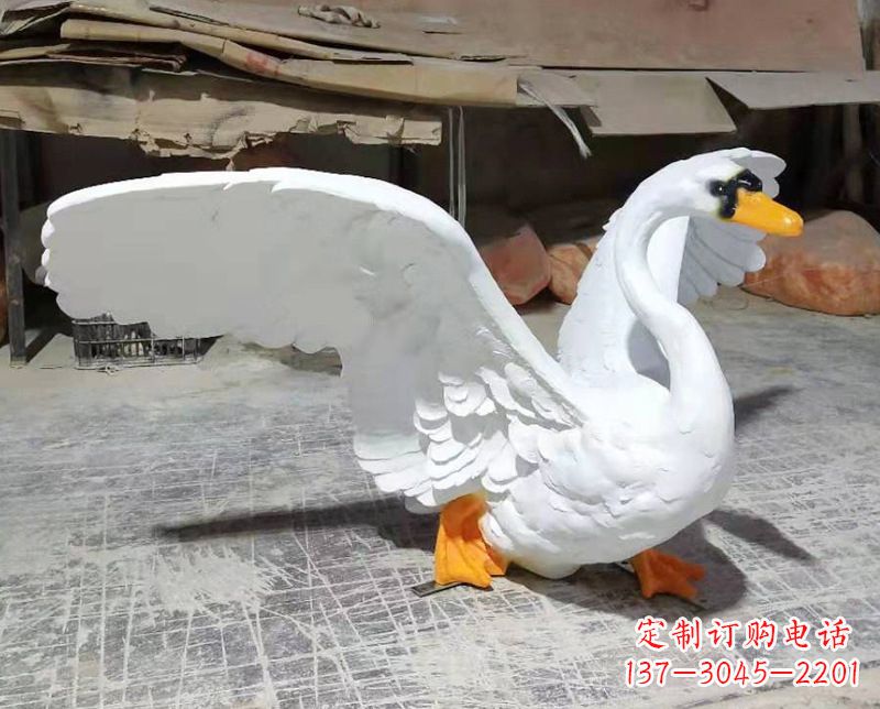 内江展翅翱翔的仿真白天鹅发光款