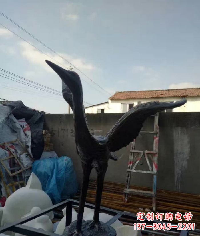 内江展翅仙鹤铜雕 (2)