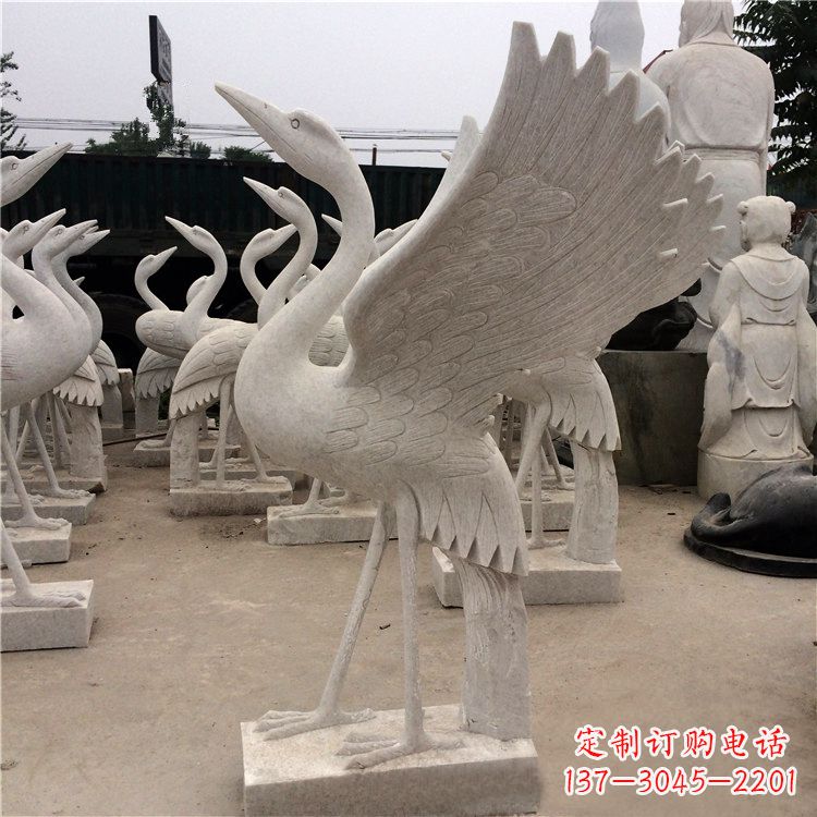 内江展翅欲飞的仙鹤石雕