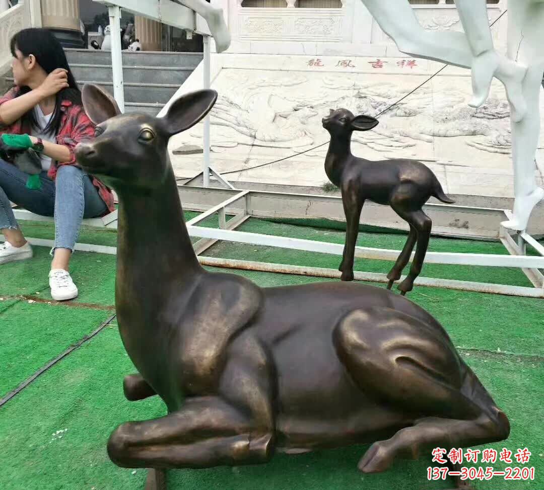 内江铸铜广场动物鹿雕塑