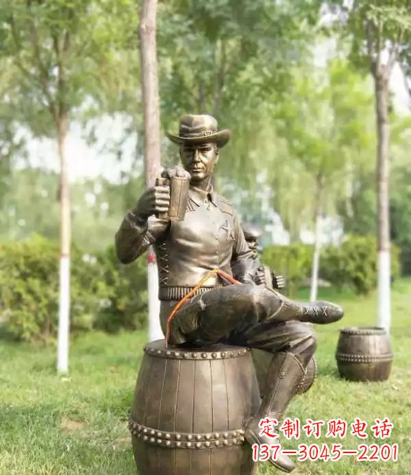 内江坐酒桶喝啤酒的牛仔铜雕
