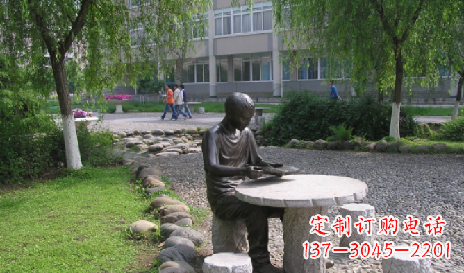 内江坐石桌凳看书的学生铜雕