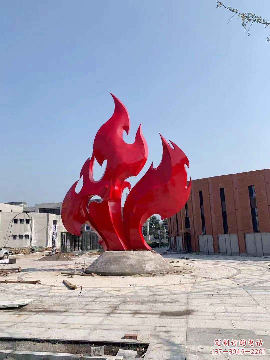内江大学操场抽象不锈钢火苗雕塑