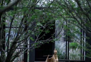 内江人物雕塑-别墅庭院创意不锈钢仿铜抽象吹笛子的人物雕塑