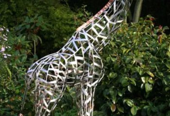 内江长颈鹿雕塑-户外草坪大型不锈钢镂空长颈鹿雕塑